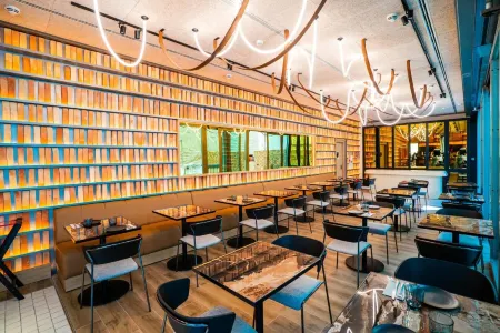 Akeah Hotel Gran Vía Отели рядом с достопримечательностью «Небоскреб "Испания"»