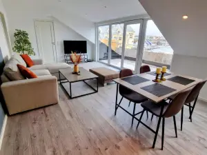 Lovely 2-Bedroom Loft with Panoramic View.
