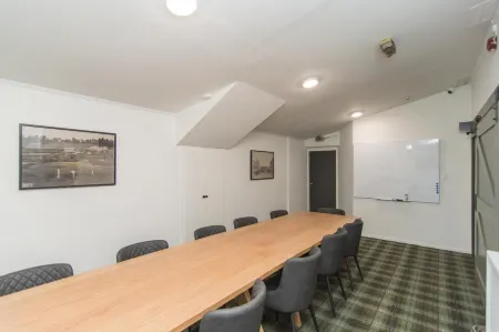 The Fort Guesthouse Timaru Отели рядом с достопримечательностью «Тимару Ботаник Гарденс»