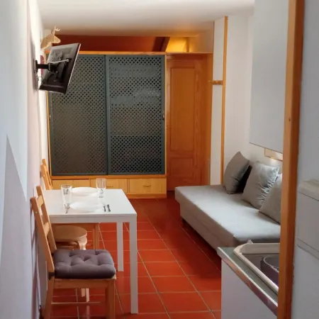 Apartamentos Las Tuyas 3000