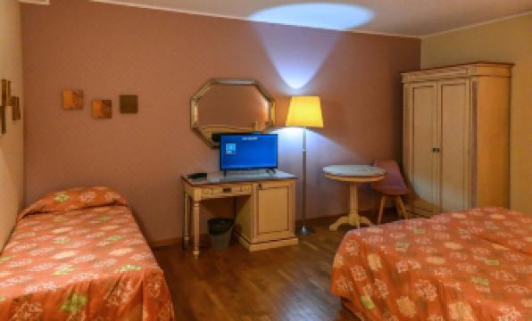 Isola Bella Apartments - Via Villa 28 - Housity