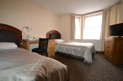Airport Guest House Hotels near Colnbrook Recreation Ground