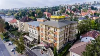 City Hotel Miskolc فنادق في ميسكولك