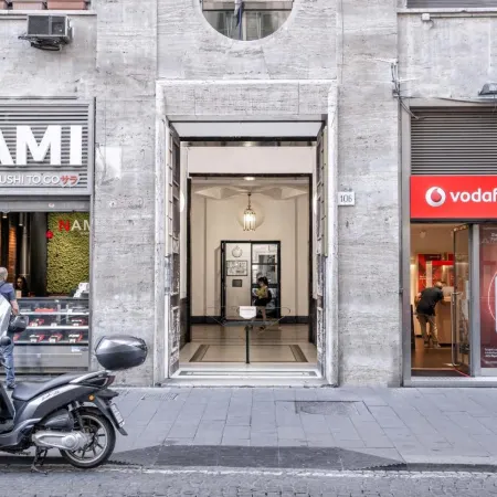 Piazza Carità Отели рядом с достопримечательностью «Крепость Сант-Эльмо»
