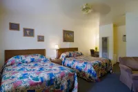 Lazy J Ranch Motel فنادق في ثري ريفرز