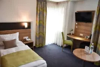 Martins Klause Airport Messe Hotel - Air Conditioning - Self Check-in Available - balcony