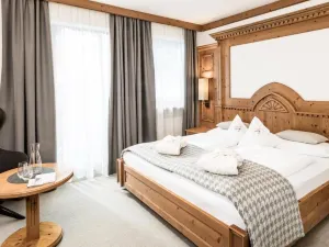 薩沃伊多洛米蒂斯豪華Spa酒店