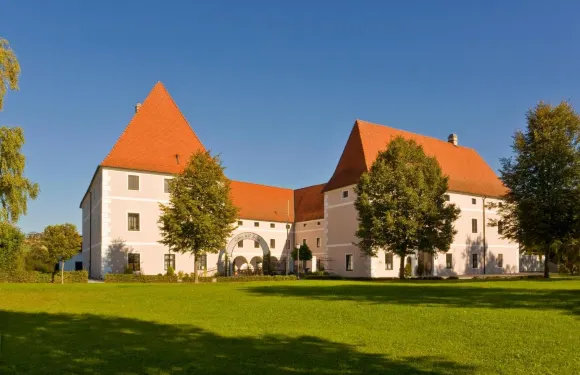 齊勒恩城堡酒店