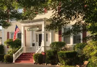 Beech Tree Inn and Cottage فنادق في نيوبورت