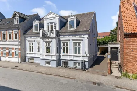 Sweethome Guesthouse Отели рядом с достопримечательностью «Skads Kirke»