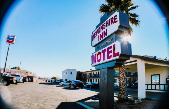 德文郡汽車旅館