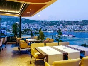 Yacht Premium Hotel