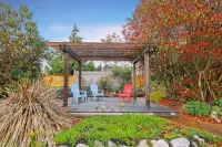 Trumpeter Inn Hotels in Lopez