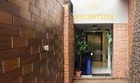 Hotel Planet Four Hoteller i Hudco Colony