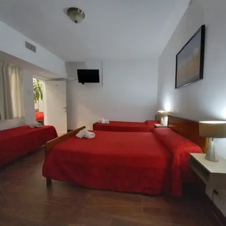 Hotel San Carlos Отели рядом с достопримечательностью «Железнодорожный вокзал Онсе»