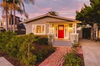 Topaz by AvantStay Adorable Cottage Walking Distance to Beach w Large Patio