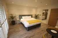 Quinlan & Cooke Boutique Townhouse and QCs Seafood Restaurant