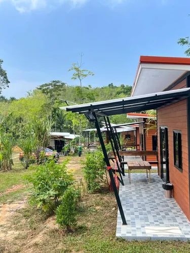 รูปภาพของLanta Baan Suan Yoo Dee