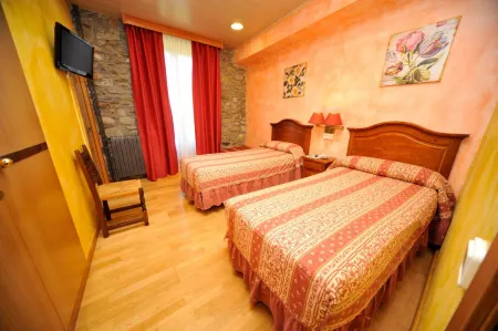 Hostal Vall d'Aneu by Arcas & Sambola