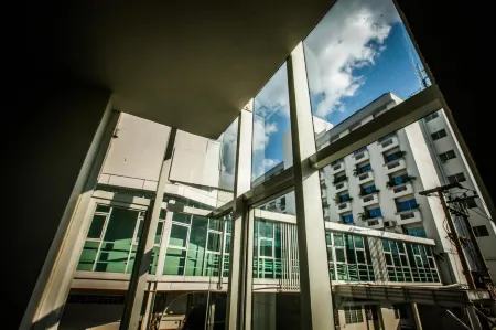 Golden City Rayong Hotel Отели рядом с достопримечательностью «Wat Map Ta Phut»