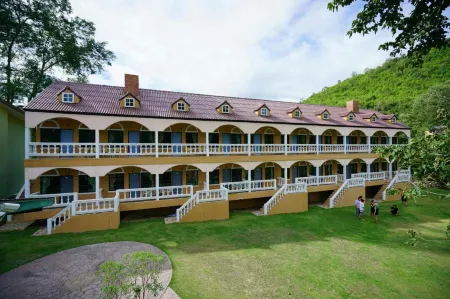 Stamp Hills Resort Отели рядом с достопримечательностью «Samnaksong Sitthithamrangsri»