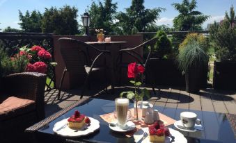 OBERŻA Pod RÓŻĄ Restauracja, Sauny, Jacuzzi