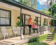 Tall Trees Motel Mountain Retreat Hotels in Wongawallan