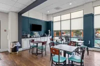 Garnet Inn & Suites, Morehead City near Atlantic Beach - breakfast