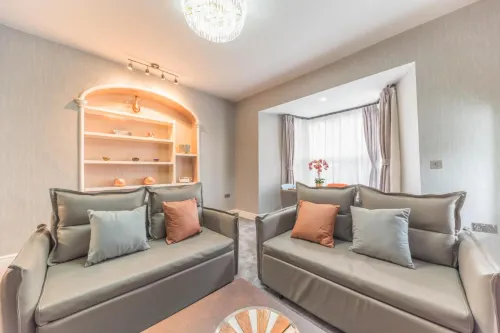 The Old Stamp House Retreat - Three En-Suite Bedrooms with Parking - Kitchens