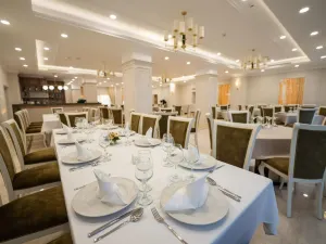 Hotel River