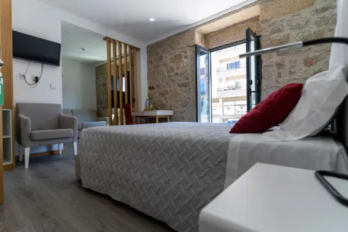Alojamento Girassol - Guest House - Quarto Com Casa de Banho Privativa Hotels in Castelo Branco