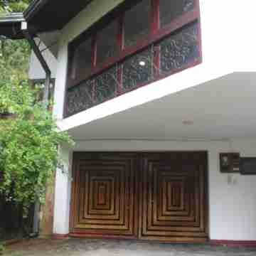 Lazy Bear Best Hostel in Kandy Hotel Exterior