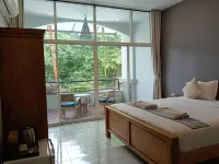 Little Jasmine by the River Hotels near Naresuan University