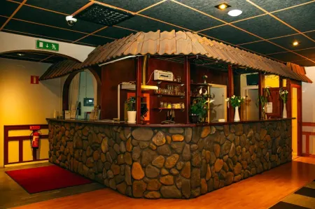 Euroway Hotel Отели в г. Партиле