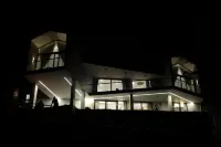 Hills and Hearts Luxury Villa - Mountain view