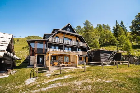 Apartments Zvoh, Krvavec, Ski-in, Ski-out Отели в г. Амброж-под-Крвавцем