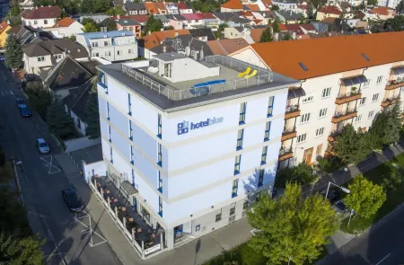 Hotel Blue Bratislava Отели рядом с достопримечательностью «Словнафт Арена»
