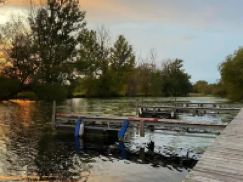 ザ リバー ヒルズ モーテル - アルゴマ, WI - ニア ドア カウンティ アルゴマのホテル