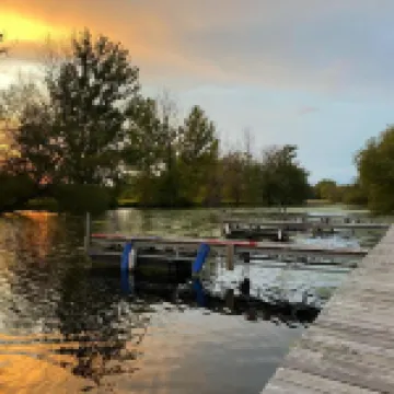 The River Hills Motel - Algoma, WI - Near Door County