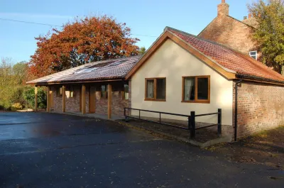 Old Oak Tree Hotels in Pickhill with Roxby