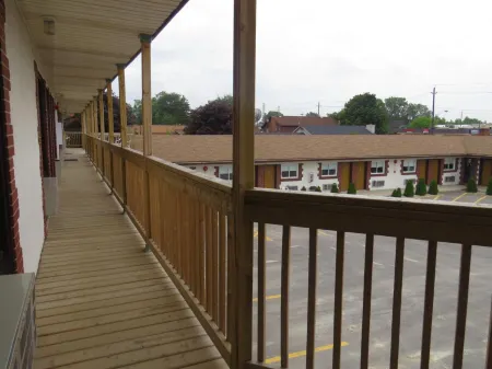 ICheck Inn Motel Отели в г. Текамсе