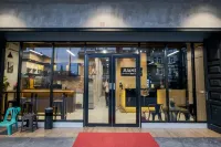 RedDoorz Plus @ Jalan Juanda Medan 메단 호텔