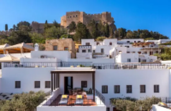 Maris Lindos Suites & Apartments Hoteles cerca de Playa de Agios Pavlos
