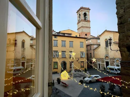 Residenza Centro Storico Отели рядом с достопримечательностью «Базилика Сан-Микеле-ин-Форо»