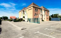 Face West le Pontet - Parkplatz