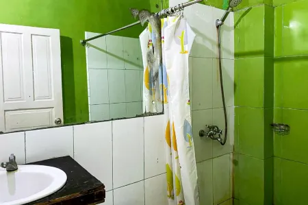 RedDoorz Syariah Near Balai Meuseuraya Aceh Отели в г. Jeulingke