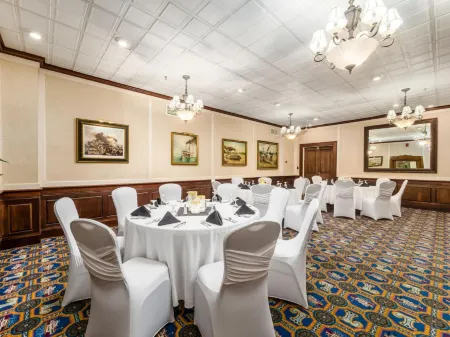 Lafayette Hotel Marietta Отели рядом с достопримечательностью «Больница Мариетта Мемориал»