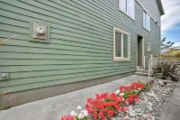 Gold Beach Townhome with Ocean Views and Sunroom!
