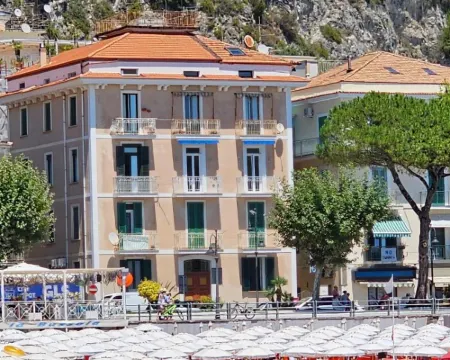 Galene - Beachfront in Costa d'Amalfi Hotels in Maiori