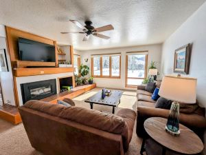 Quicksilver 1617 by SummitCove Lodging